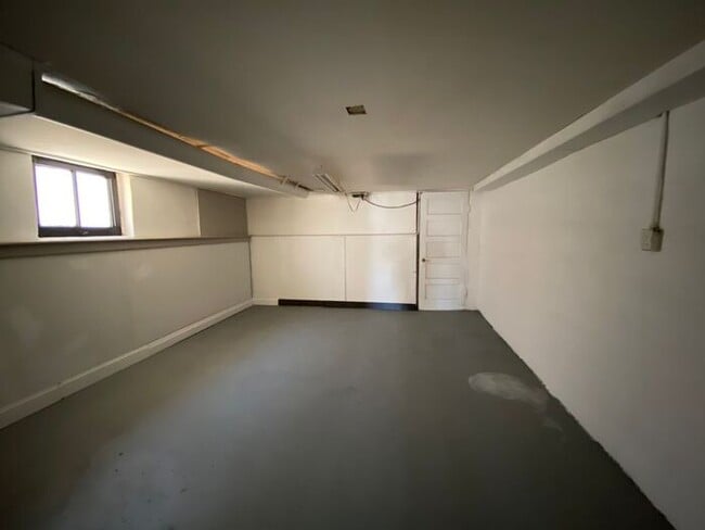 Building Photo - Cute Duplex, Must See!