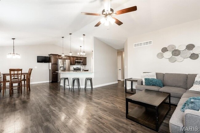 Building Photo - 3505 Chippewa Dr