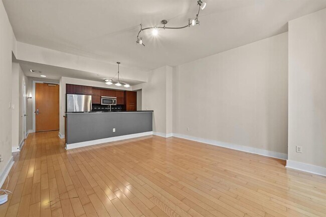 Building Photo - 603 Davis St