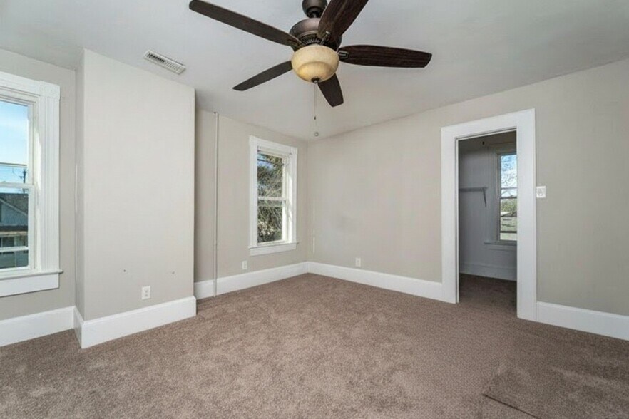 Building Photo - 3027 Grandy Ave