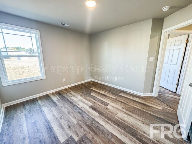 Building Photo - 102 Michael Thomas Pl