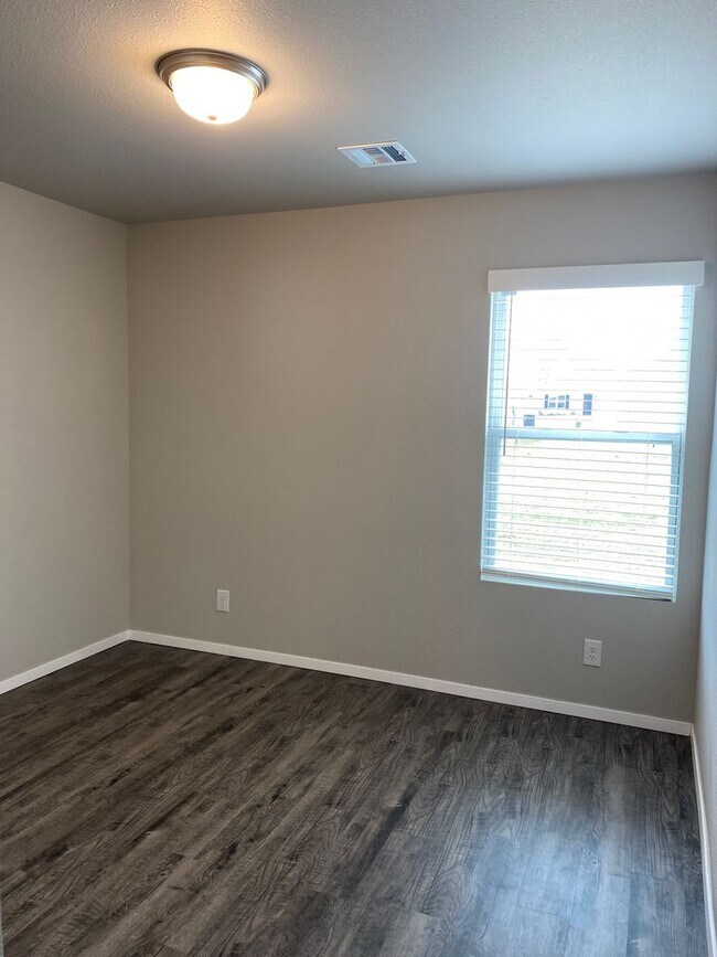 Building Photo - Now Pre-Leasing! Charming 3-Bedroom, 2-Bath Home Coming Soon to Collinsville