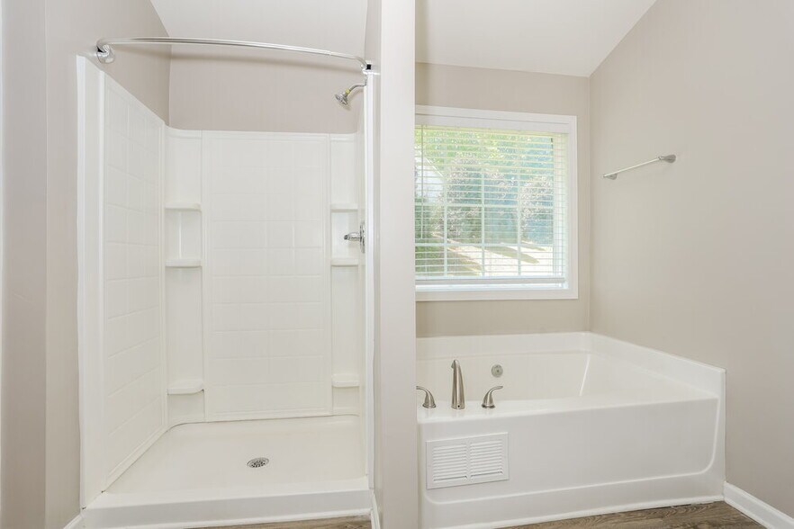 Building Photo - 402 Black Fox Dr