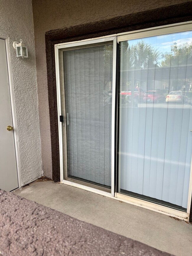 Building Photo - Charming 1 bedroom Condo with full size Ga...