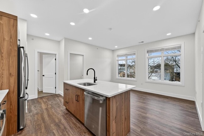 Building Photo - 19 Welling Pl