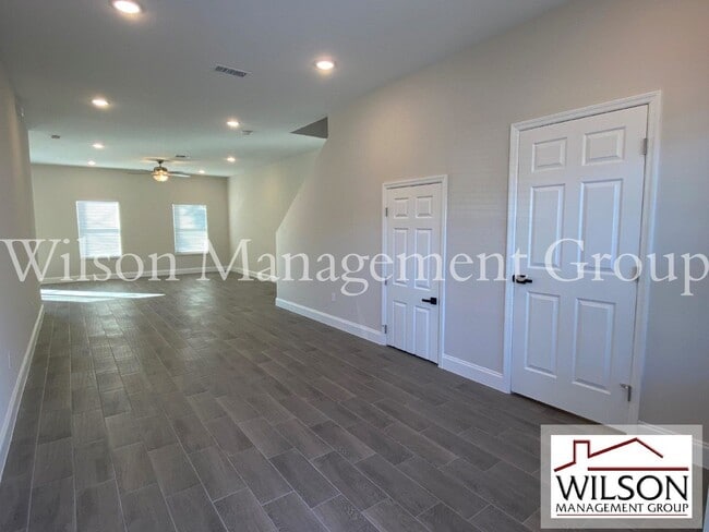 Building Photo - 732 S Lee Ave