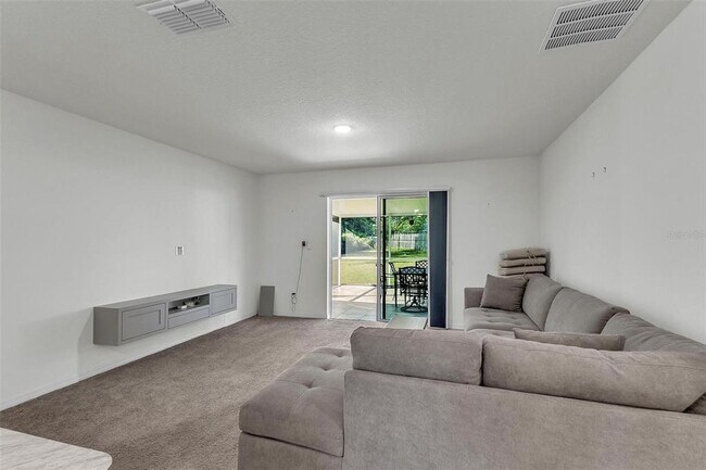 Building Photo - 159 Persimmon Dr