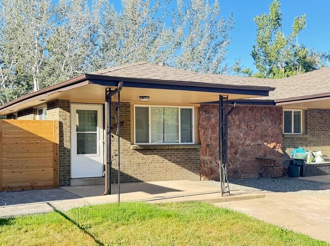 Building Photo - 8548 W 62nd Pl