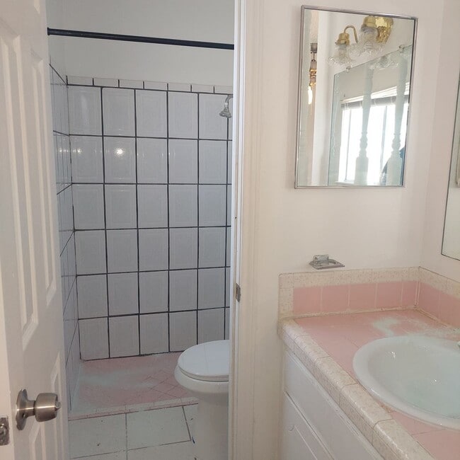 Building Photo - Welcome Home ! 3 bedroom 1.5 bath rental -...