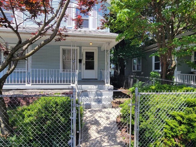 Primary Photo - 1257 Creighton Ave