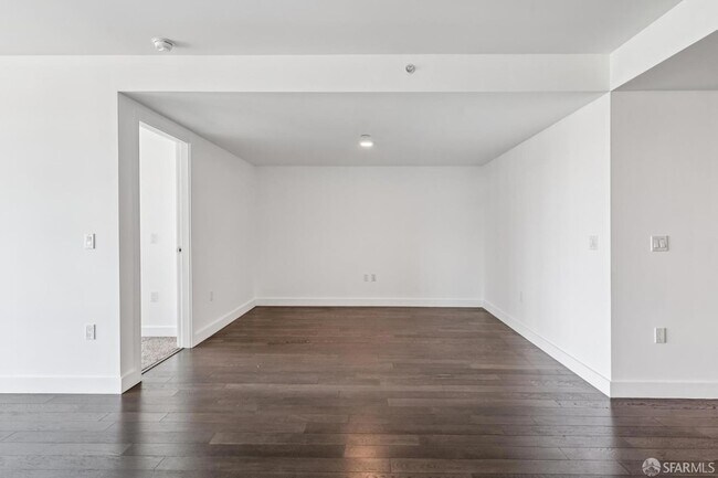 Building Photo - 718 Long Bridge St