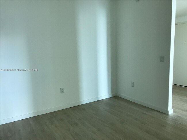 Building Photo - 1100S S Miami Ave