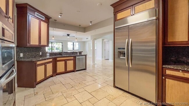 Building Photo - 4241 N Ocean Dr