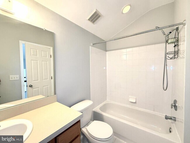 Building Photo - 25 Canal View Dr