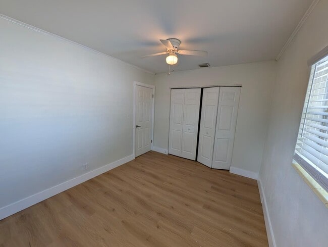 Building Photo - 621 NE 56th St