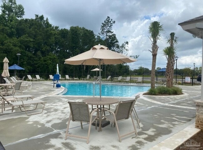 Building Photo - 5825 Danbury Blvd