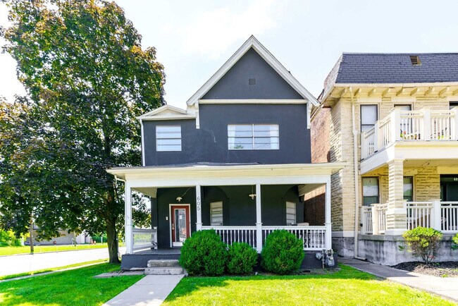 Building Photo - 605 Dennison Ave