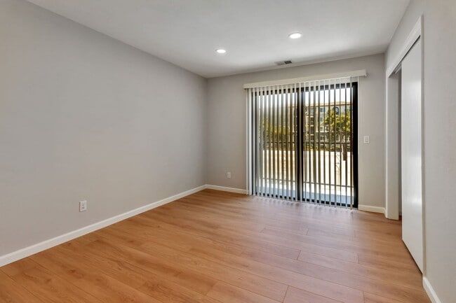 Building Photo - 3-Bedroom 2.5-Bathroom Santa Clara Townhome