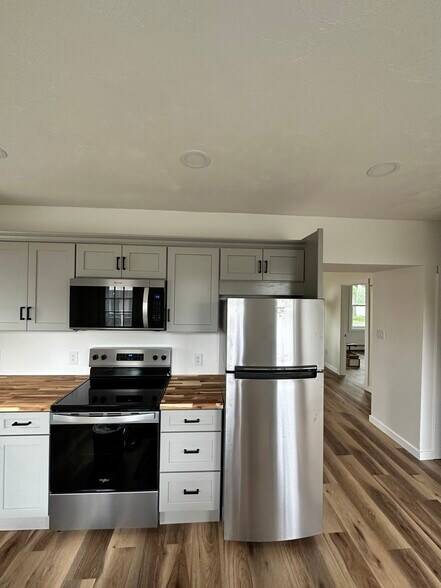 Building Photo - 1587 Fall River Ave