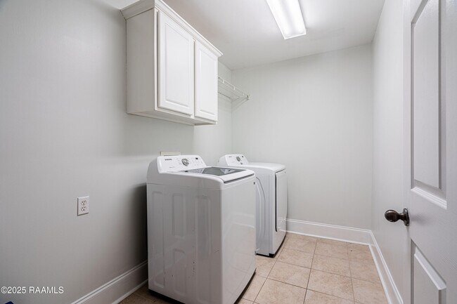 Building Photo - 130 Windermere Cir