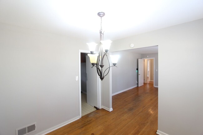 Building Photo - 3 Bedroom, 1 Bath!  New on the Market and ...