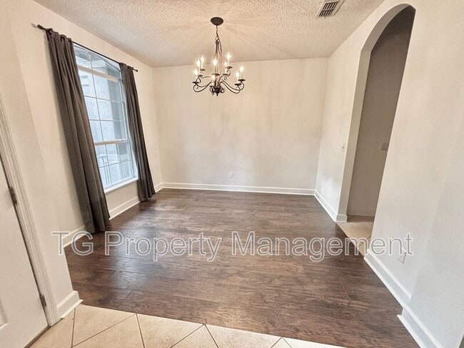 Building Photo - 614 Loire Ct