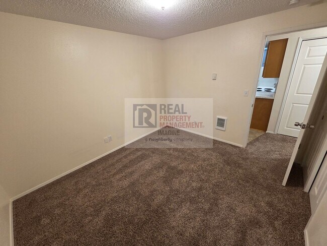 Building Photo - Check out this wonderful 2.0 bedroom, 2.0 ...