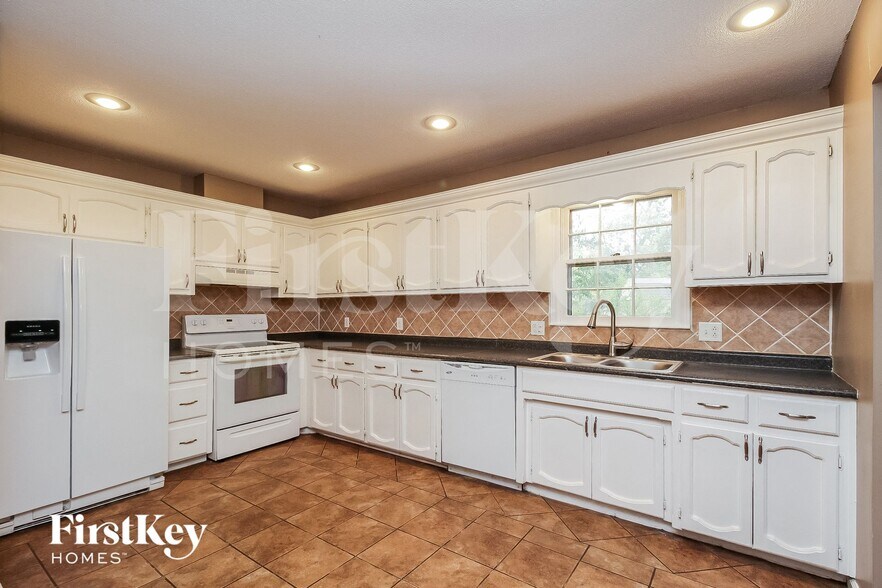 Building Photo - 704 Melrose St