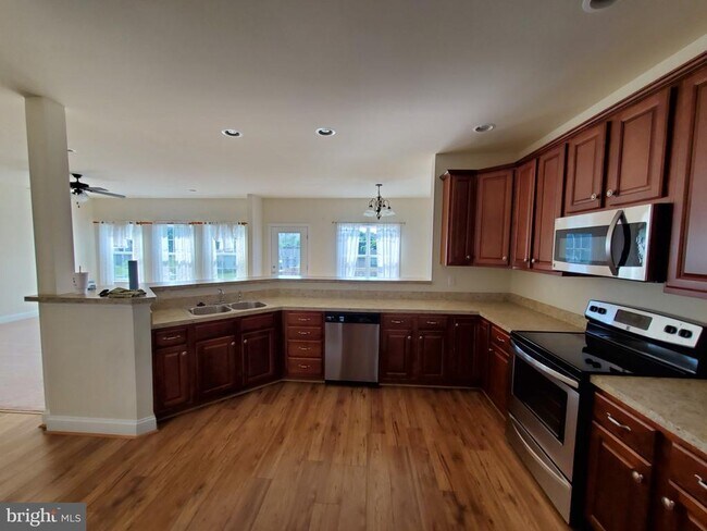 Building Photo - 233 Kanter Dr