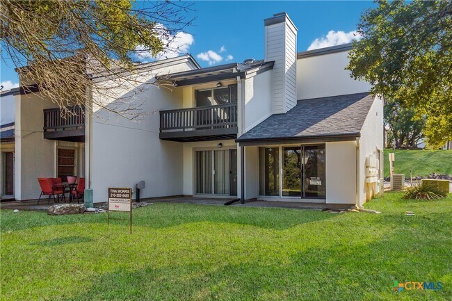 Building Photo - 1101 Parkview Dr