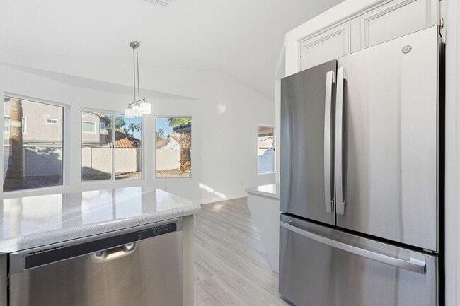 Building Photo - Ready to Move in! Three bedrooms