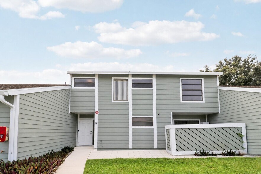 Building Photo - 202 Lakewood Dr