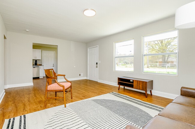 Building Photo - NEWLY RENOVATED 2 bedroom, 1 bathroom at Gilbert Townes