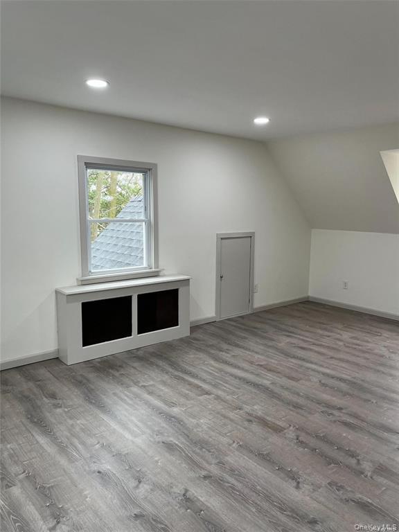 Building Photo - 256 N Wellwood Ave