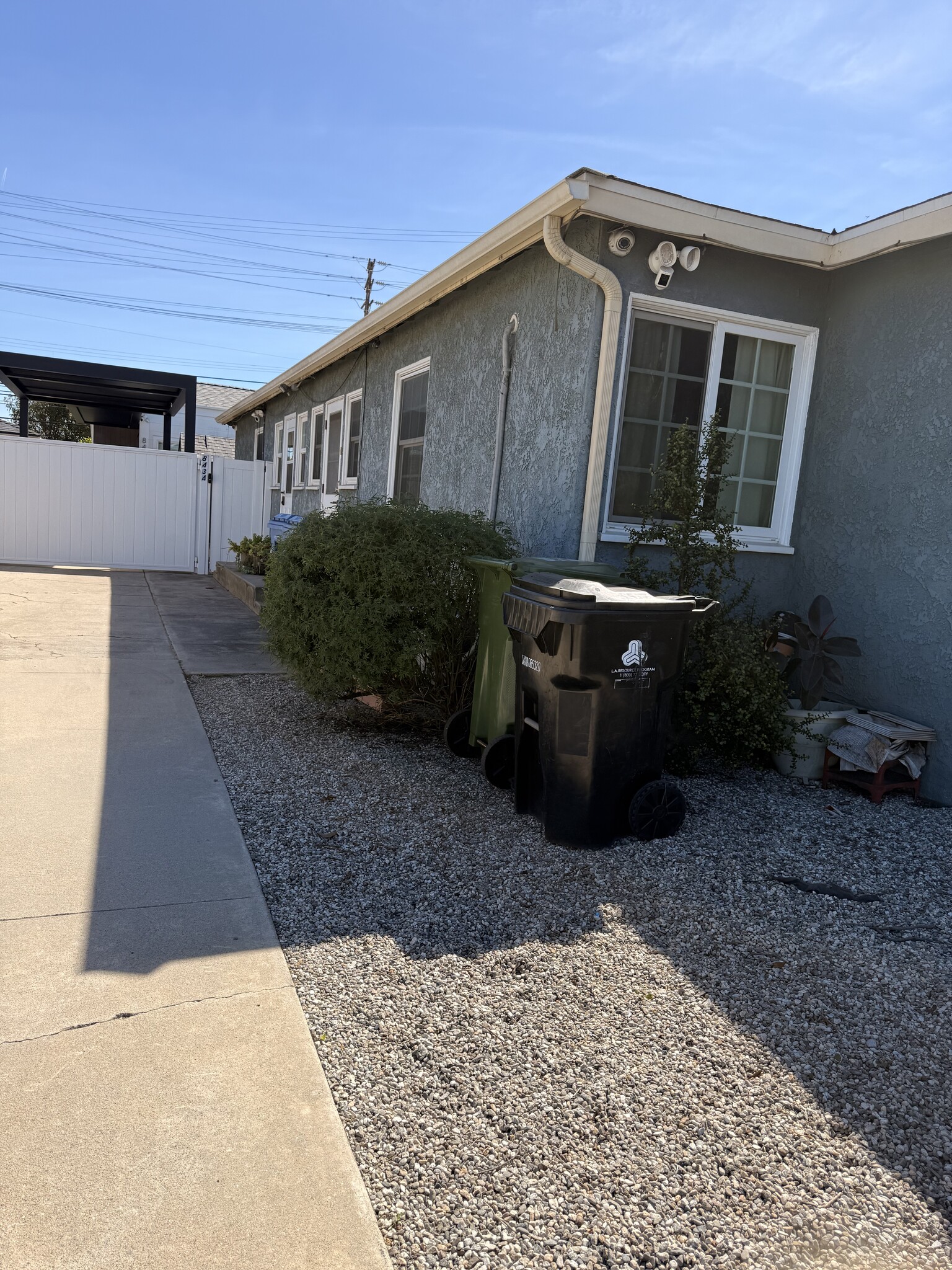 Building Photo - 8436 Lilienthal Ave