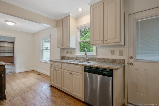 Building Photo - 415 Vista Dr