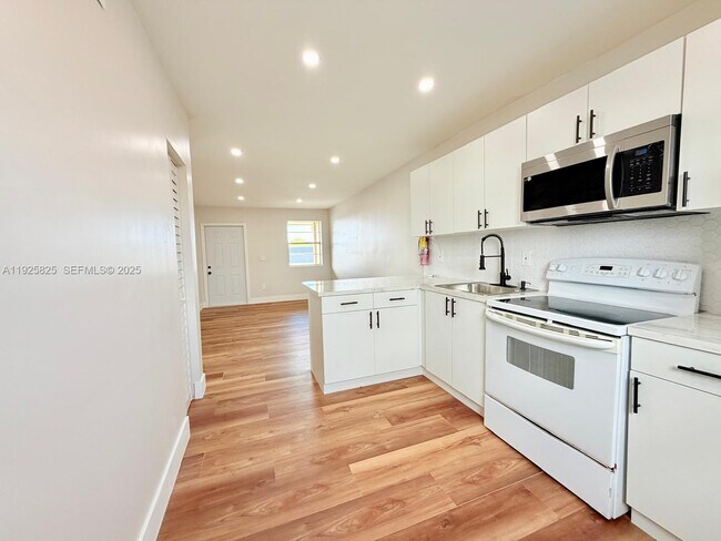 Building Photo - 4801 NW 33rd Ave