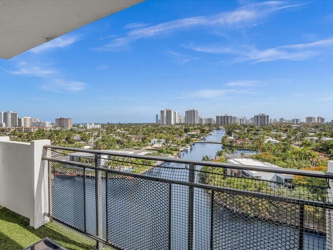 Building Photo - 401 Golden Isles Dr