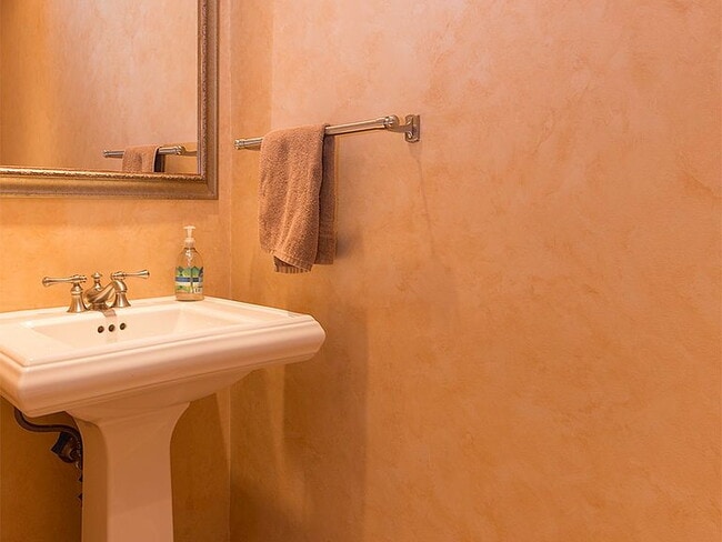 Building Photo - 21 W Lee St