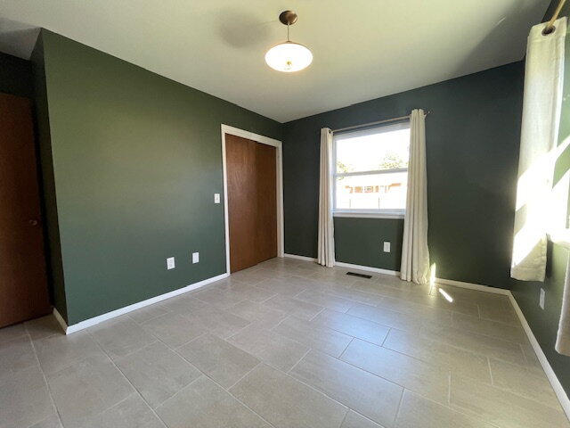 Building Photo - 209 Sanders Ave