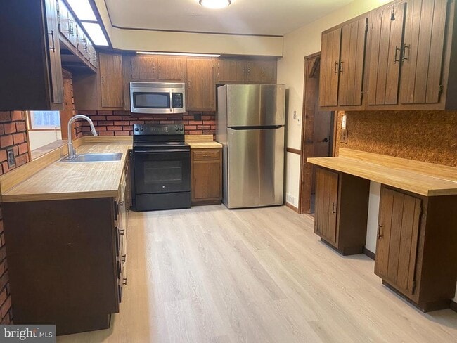 Building Photo - 19 Merriman Rd