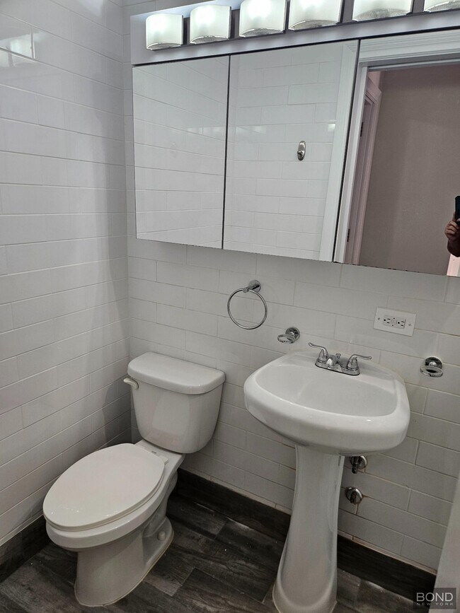 Building Photo - 200 W 58th St