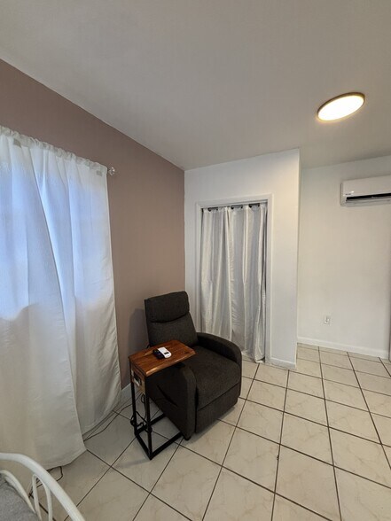 Building Photo - 6334 SW 35th St