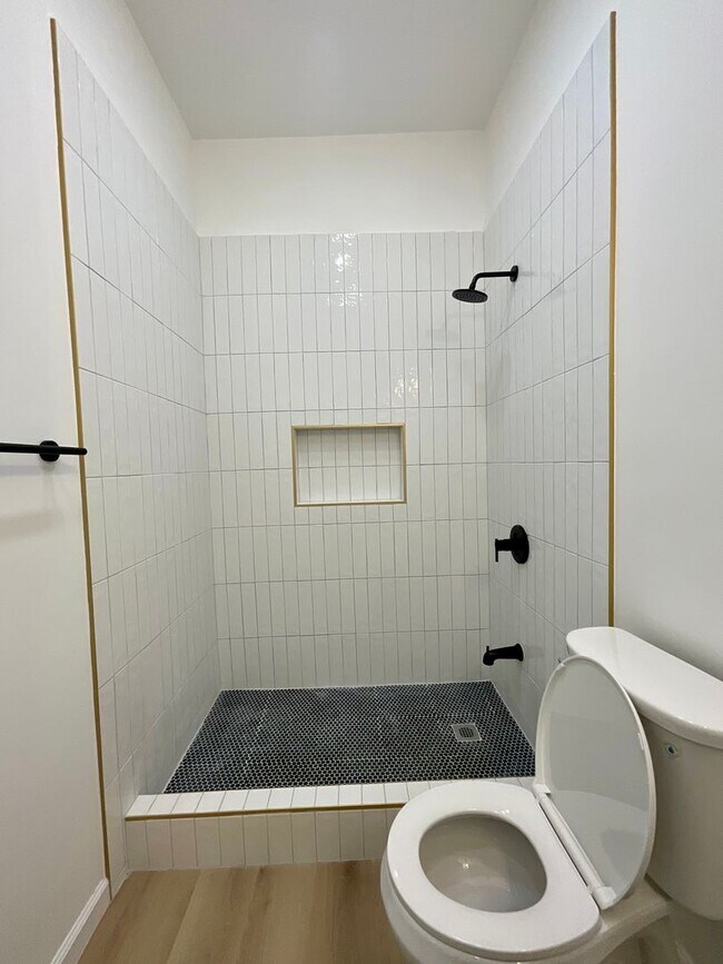 Building Photo - C109