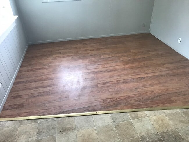 Building Photo - 220 Doty St