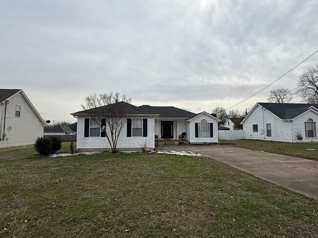 Building Photo - Charming Open-Concept Home in LaVergne