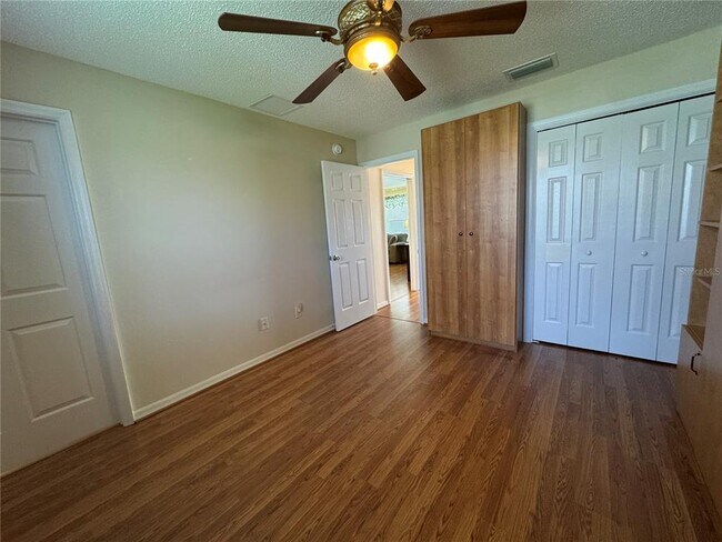 Building Photo - 2524 English Ivy Cir