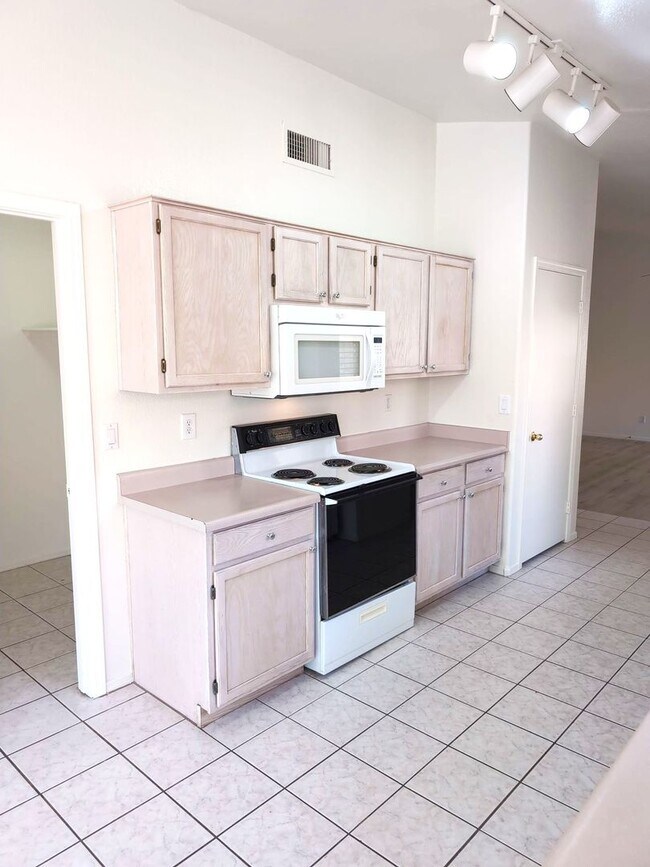 Building Photo - AVAILABLE NOW IN CLEMENTE RANCH!!!!