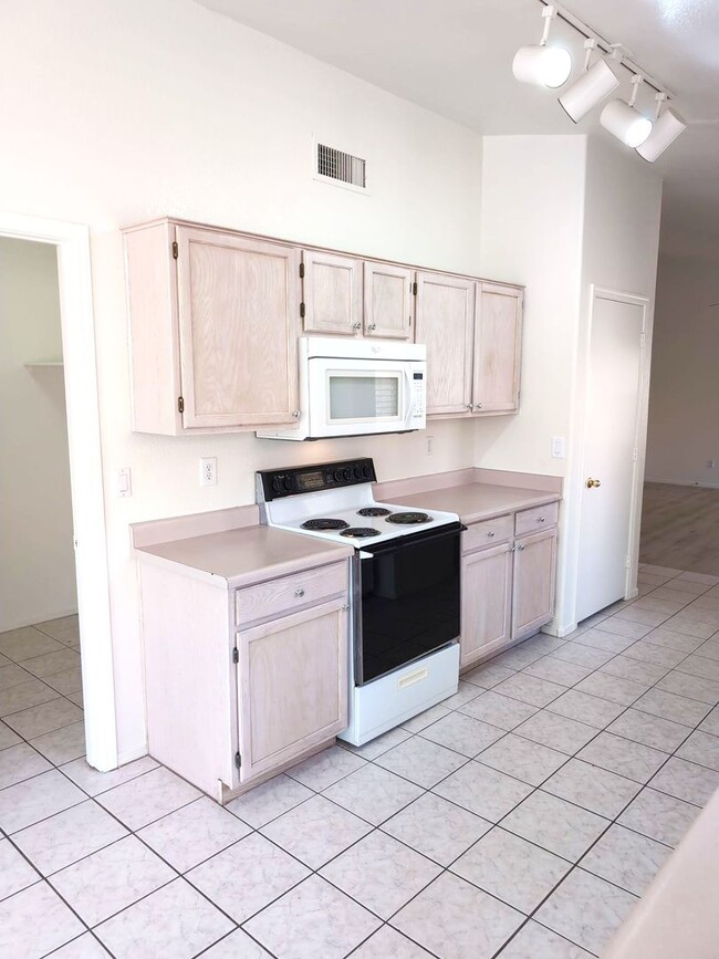 Building Photo - COMING SOON IN CLEMENTE RANCH!!