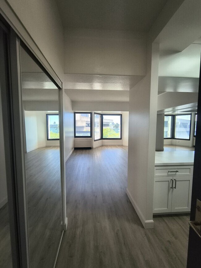 Building Photo - Newly Renovated Spacious 1BD/1 BA Property Available for Rent!!!